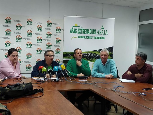Representantes de las organizaciones agrarias convocantes de la manifestación