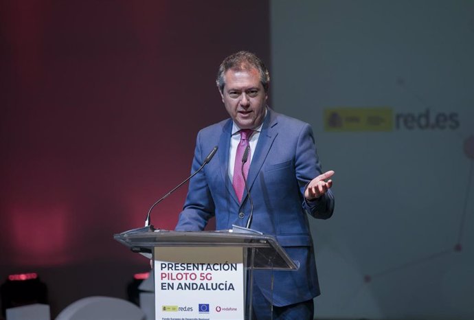 El alcalde de Sevilla, Juan Espadas, durante su intervención en la presentación del proyecto Piloto 5G en Andalucía. En el Vodafone 5G Smart Center.   Sevilla, a 28 de noviembre de 2019.