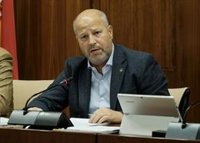 Imbroda achaca a una comunicación "incorrecta" los problemas en torno a la reorganización de centros rurales en Granada