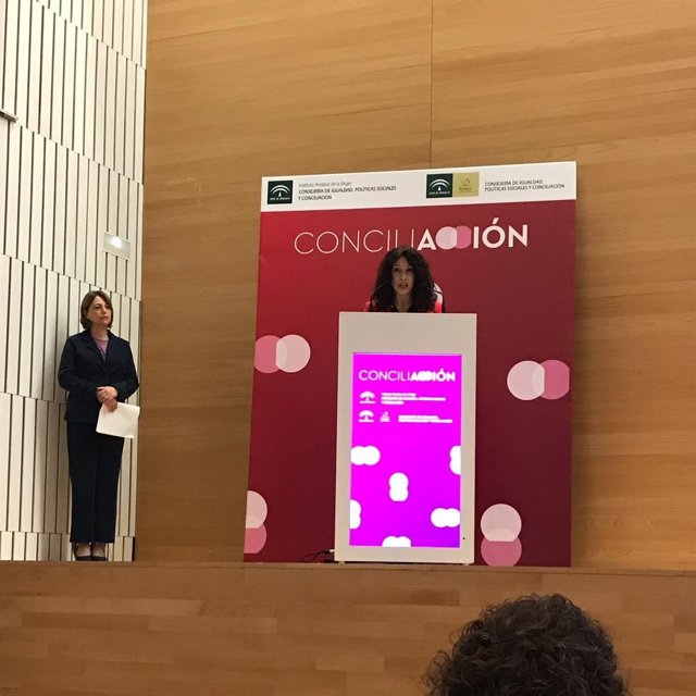 La consejera de Igualdad, Rocío Ruiz, este jueves en Córdoba en la inauguración del Foro 'Conciliación' organizado por su departamento.