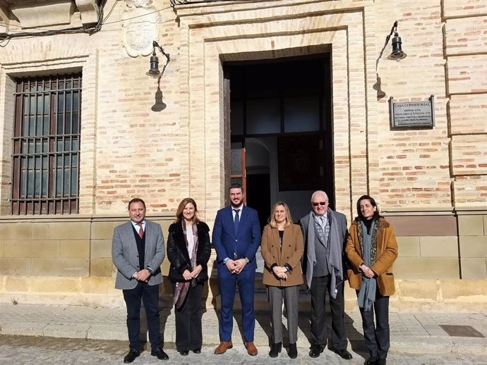 Visita de la consejera de Fomento, Infraestructuras y Ordenación del Territorio, Marifrán Carazo, al Ayuntamiento de Fuentes de Andalucía (Sevilla).