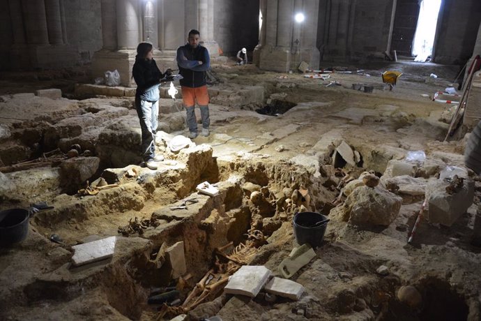 Interior de la iglesia donde se han realizado las excavaciones