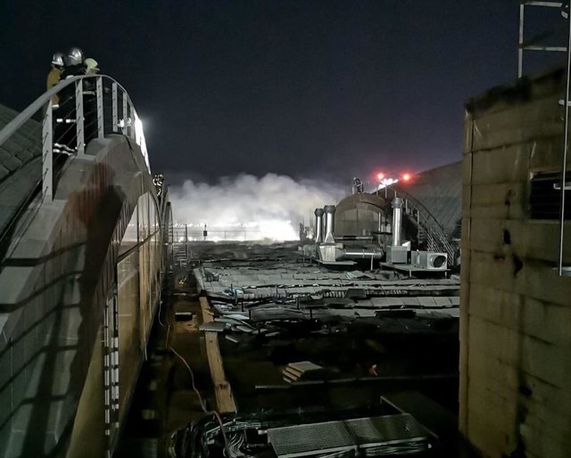 El incendio de la cubierta del aeropuerto de Alicante, esta pasada madrugada.