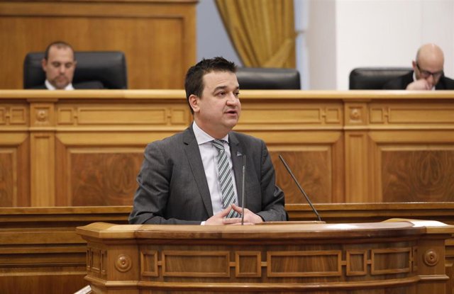 El consejero de Agricultura, Agua y Desarrollo Rural de C-LM, Francisco Martínez Arroyo, en las Cortes regionales