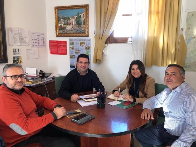 Reunión de la delegada de Justicia y Administración Local en Villanueva de la Concepción