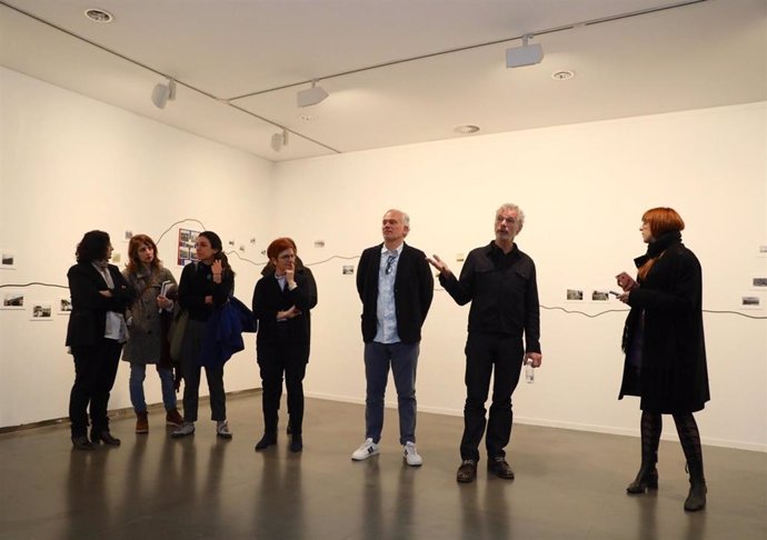 Inauguración de la exposición 'Geografías del viaje', en la Diputación de Huesca, que reúne nueve propuestas de artistas nacionales e internacionales.