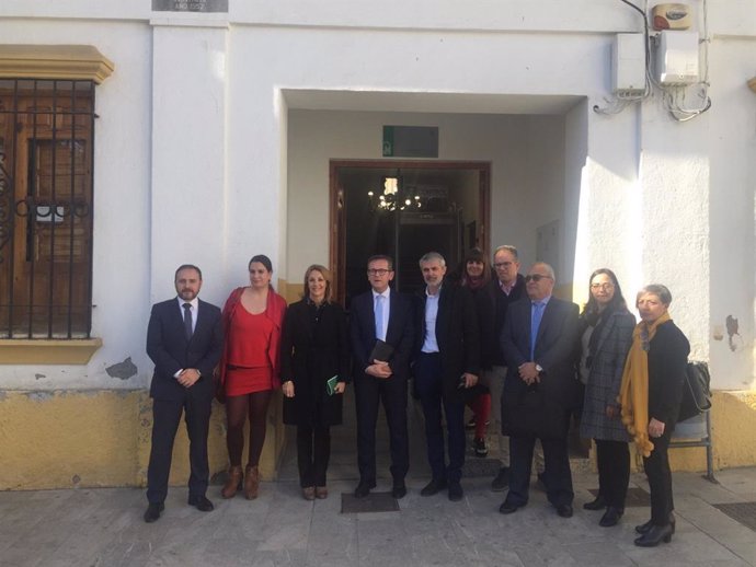La secretaria general para la Justicia de la Junta de Andalucía, María José Torres, en su visita a los actuales juzgados de Órgiva