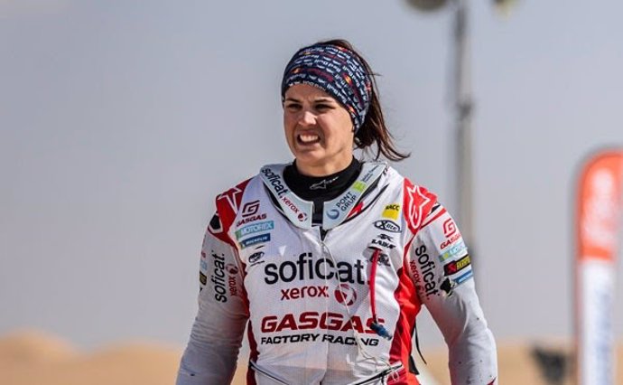 La piloto Laia Sanz (GasGas Xerox) tras la disputa de la undécima etapa del Rally Dakar 2020