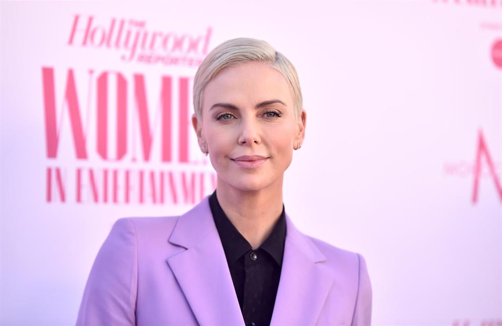Charlize Theron Se Opero La Nariz