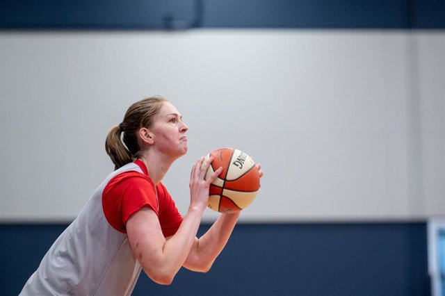 Emma Meesseman, en un entrenamiento con Washington Mystics.