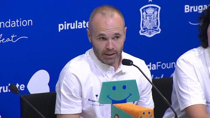 Fútbol.- Iniesta: "El tándem Xavi-Iniesta no suena mal para el banquillo"