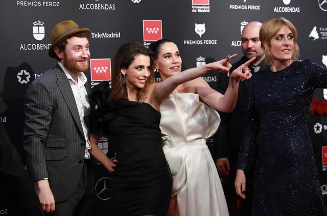 Todo el equipo de 'Vida Perfecta' celebra su premio