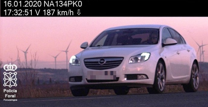 Vehículo que circulaba a 187 km/h en una vía limitada a 90