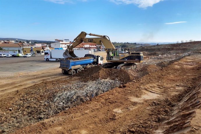 Obras de la Diputación de Badajoz para mejorar el tráfico en San Pedro de Mérida