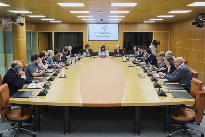 Reunión de la Diputación Permanente en el Parlamento Vasco