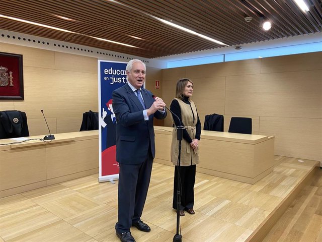 José Luis Concepción, presidente del TSJCyL, y Rocío Lucas, consejera de Educación de la Junta de Castilla y León.
