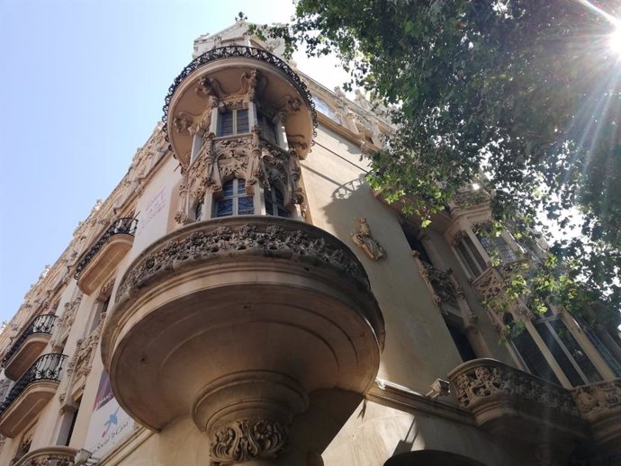 La fachada del edificio del Gran Hotel, sede de CaixaForum Palma.