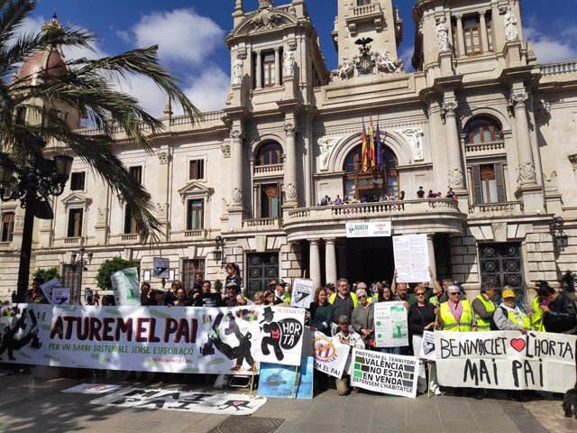 Protestas contra el PAI de Benimaclet ante el Ayuntamiento de València en una imagen de archivo. 