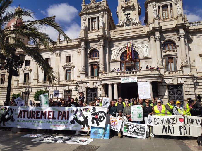 Protestes contra el PAI de Benimaclet davant l'Ajuntament de Valncia en una imatge d'arxiu. 