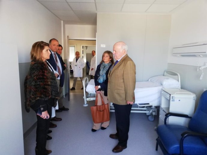 El consejero de Salud y Familias de la Junta de Andalucía, Jesús Aguirre, en una visita al Hospital de Jerez
