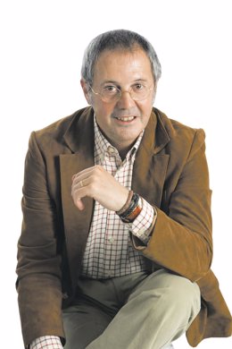 Fernando R. Lafuente gana el Premio de Periodismo de la Fundación Mercedes Calle de Cáceres