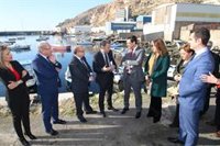 Moreno conoce el proyecto del fondeadero del puerto pesquero de Almería
