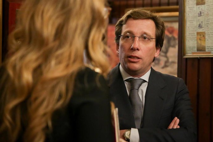 El alcalde de Madrid, José Luis Martínez-Almeida, durante el acto de entrega del II Premio Casa Salvador al mejor quite de la Feria de San Isidro 2019, en Madrid (España), a 16 de enero de 2020.