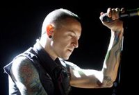 Escucha a un jovencísimo Chester Bennington cantando junto a su primer grupo, Grey Daze