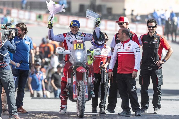 La piloto española Laia Sanz (Gas Gas) tras finalizar el Rally Dakar