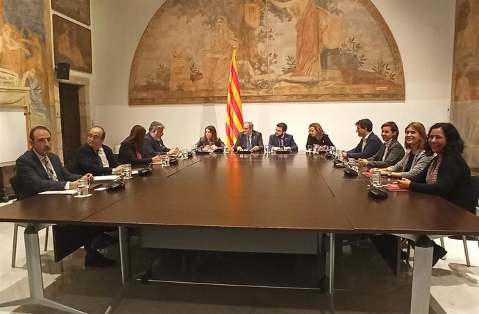 El presidente de la Generalitat, Quim Torra, encabeza la reunión de la mesa de diálogo de partidos catalanes