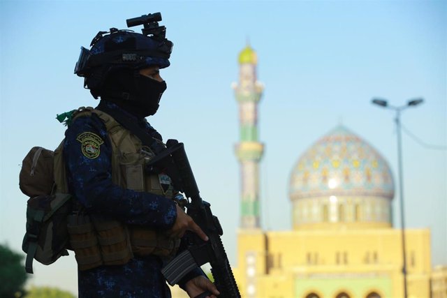 Un miembro de la Policía de Irak en Bagdad