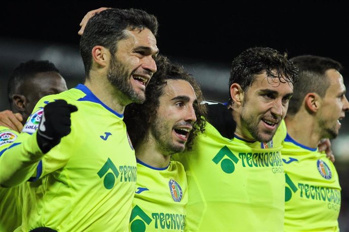 Molina, Cucurella y Mata celebran un gol del Getafe ante el Leganés