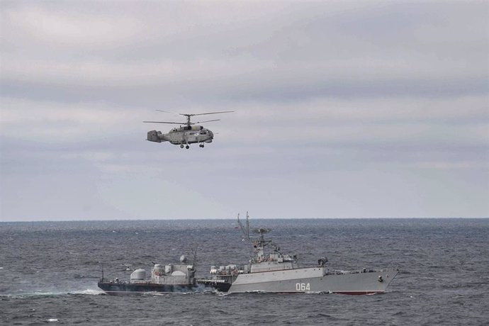 Imagen de un helicóptero militar ruso sobre el Mar Negro. 