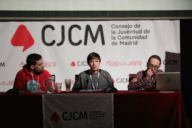  Intervención de la vicepresidenta del CJE, María Rodríguez (c), junto a Joffre López (d), sociólogo y autor del estudio, y Juan Carlos Alarcón (i), responsable socioeconómico de CJCM, en la presentación del informe sobre la Comunidad de Madrid del Observ
