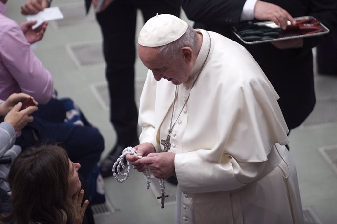 Usuarios de Twitter recuperan palabras del Papa de 2017 sobre los padres como cu