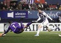 Osasuna y Valladolid firman tablas bajo la lluvia y el Alavés coge aire