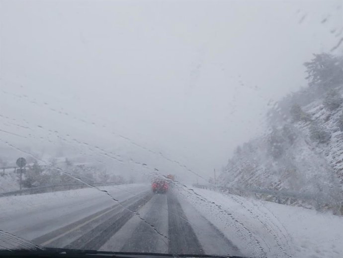 Nieve en una carretera de la Comunitat Valenciana
