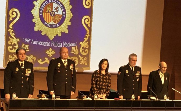 La delegada del Gobierno en Aragón, Carmen Sánchez, ek jefe superior de la Policía Nacional en Aragón, Juan Carlos Hernández Muñoz y diferentes mandos del cuerpo en Aragón