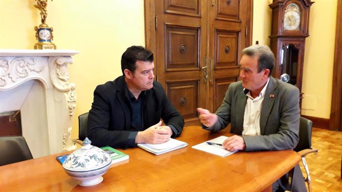 El presidente de la Diputación de Zaragoza, Juan Antonio Sánchez Quero, se reúne con el comisionado del Gobierno de Aragón para la Despoblación, Javier Allué.