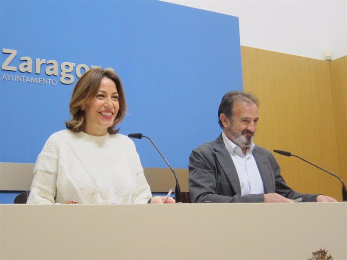 Los consejeros municipales Natalia Chueca y Ángel Lorén