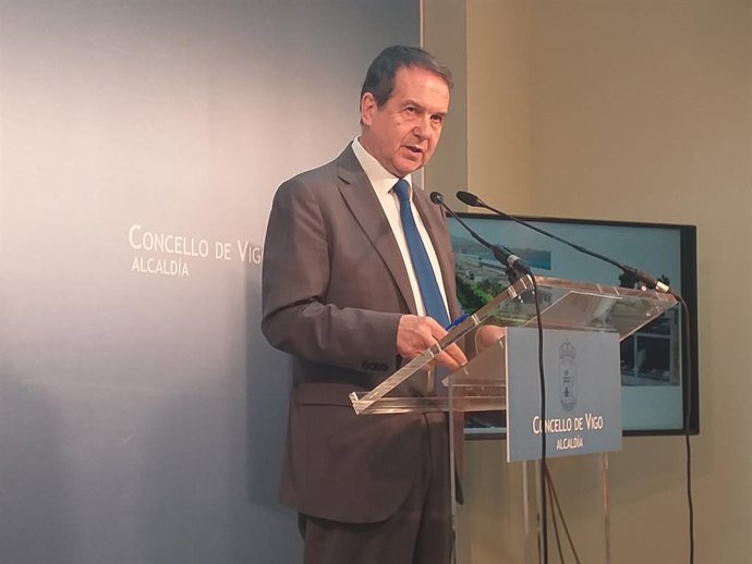 El alcalde de Vigo, Abel Caballero, en una rueda de prensa en el Ayuntamiento olívico.