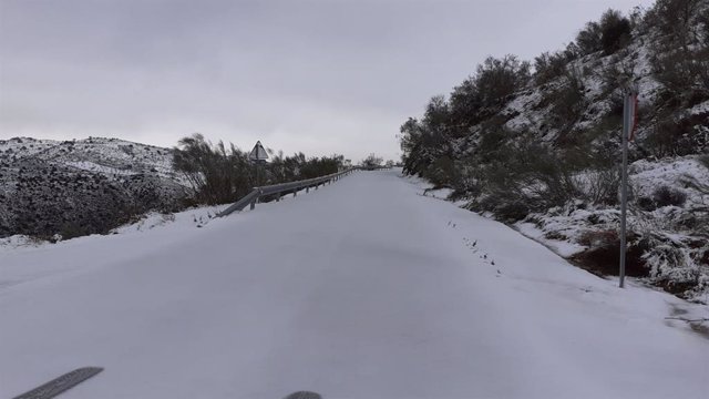 Carretera cortada por la nieve en Almería