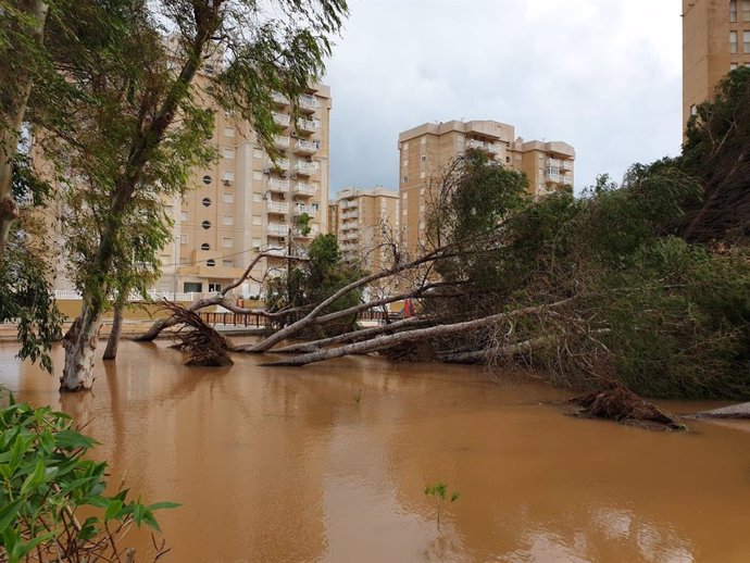 El temporal provoca daños materiales en Los Urrutias, Los Nietos, Playa Honda y La Manga (Cartagena)