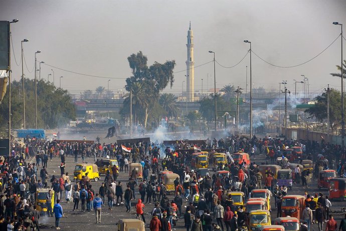 Irak.- Miles de personas se manifiestan nuevamente en Bagdad y otros puntos de I