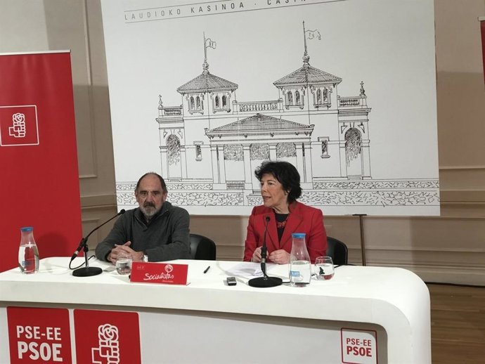 La ministra de Educación, Isabel Celáa, en un acto en LLodio