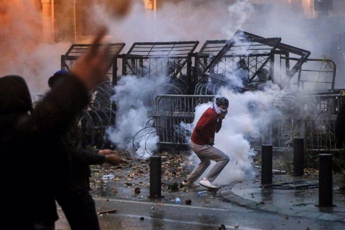 Enfrentamientos durante las protestas contra el Gobierno en la capital de Líbano, Beirut