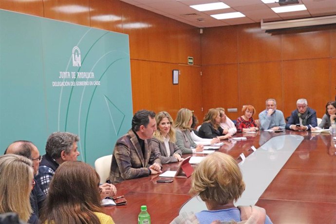 Reunión de la Junta de Andalucía con los representantes de las asociaciones contra las adicciones de Cádiz