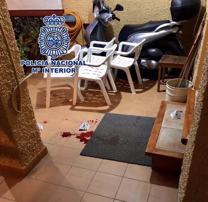 Sucesos.- La Policía Nacional detiene a una mujer que presuntamente apuñaló a su vecina en Murcia