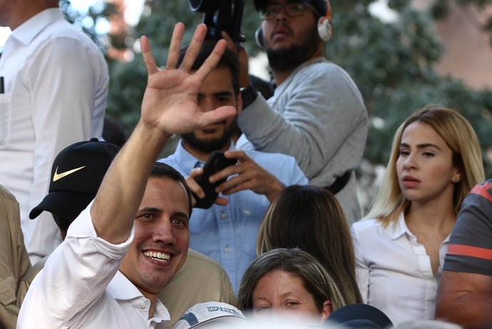 11 January 2020, Venezuela, Caracas: Venezuelan opposition leader and self-appointed interim president Juan Guaido (L) waves to supporters during a rally. Photo: Pedro Rances Mattey/dpa