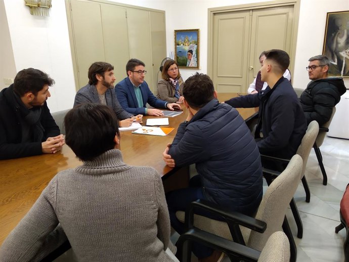 Sevilla.- Cs se reúne con la plataforma contra la quema de pastos del Bajo Guada